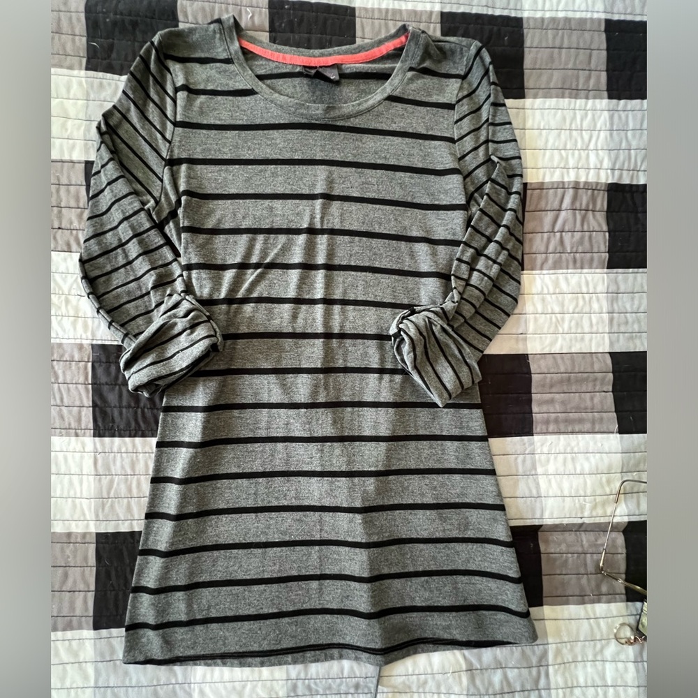 Oh Baby by Motherhood maternity tops bundle of two women’s size S